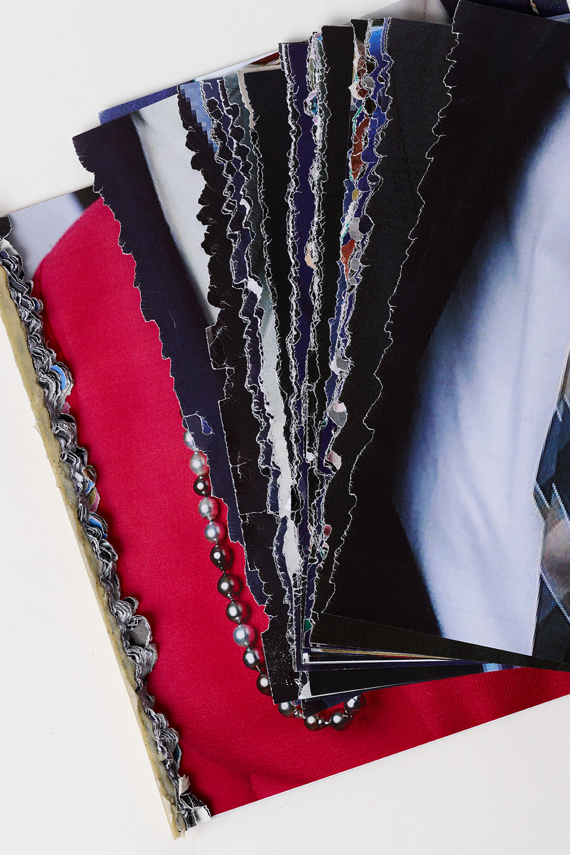 fine the signs around the necklines
